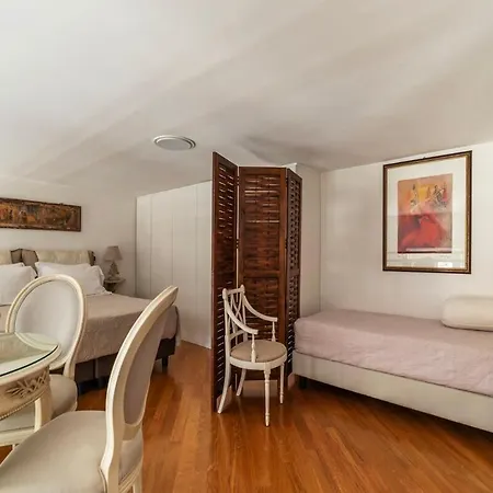 Cisterna - Charme Holidays Apartment Rome